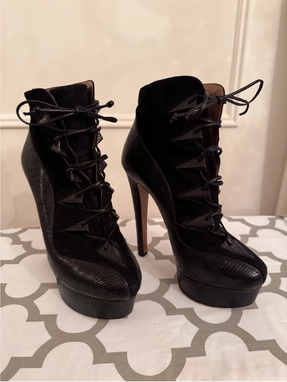 ALAIA Paris Lace-Up Shield Platform Ankle Boots Snake Leather Sz 37